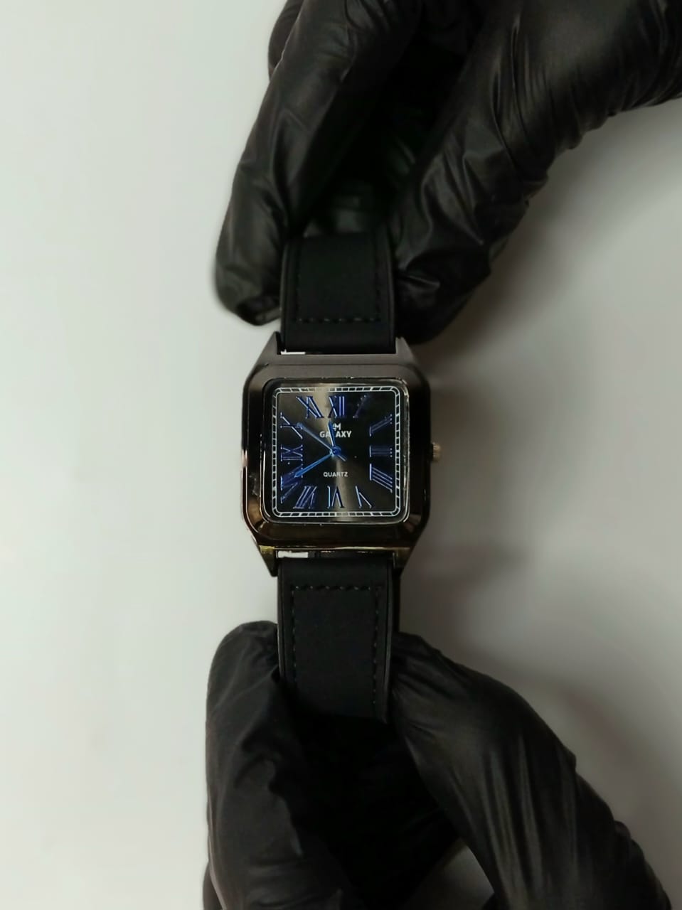 Old Money Leather Strap Magnet Master Lock Watch